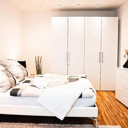 Kj Ferienwohnung Zentral - Swimming Pool - Balkon - Parkplatz Appartamento *