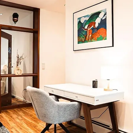 Kj Ferienwohnung Zentral - Swimming Pool - Balkon - Parkplatz Apartment