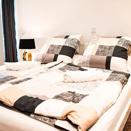 Apartment Kj Ferienwohnung Zentral - Swimming Pool - Balkon - Parkplatz *