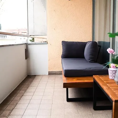 Apartment Kj Ferienwohnung Zentral - Swimming Pool - Balkon - Parkplatz *