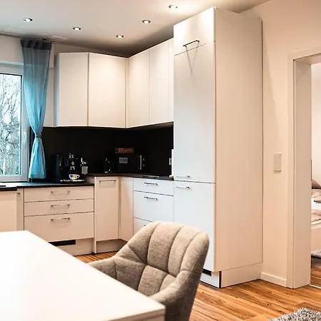 Kj Ferienwohnung Zentral - Swimming Pool - Balkon - Parkplatz *