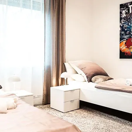 Kj Ferienwohnung Zentral - Swimming Pool - Balkon - Parkplatz * Augsburg