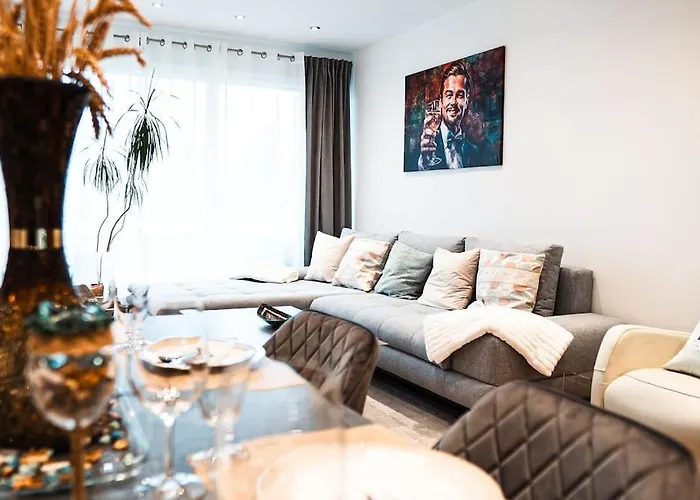 Kj Ferienwohnung Zentral - Swimming Pool - Balkon - Parkplatz Augsburg