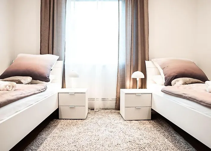 Kj Ferienwohnung Zentral - Swimming Pool - Balkon - Parkplatz * Augsburg