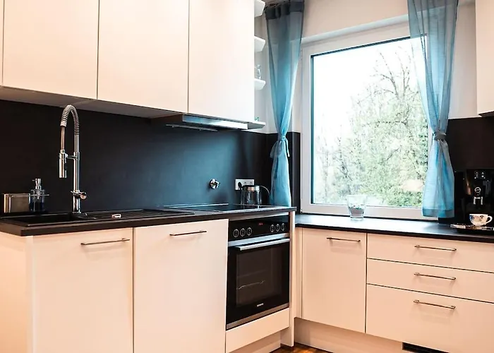 Appartement Kj Ferienwohnung Zentral - Swimming Pool - Balkon - Parkplatz