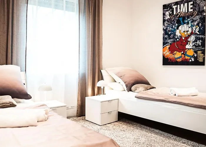 Kj Ferienwohnung Zentral - Swimming Pool - Balkon - Parkplatz * Augsburg